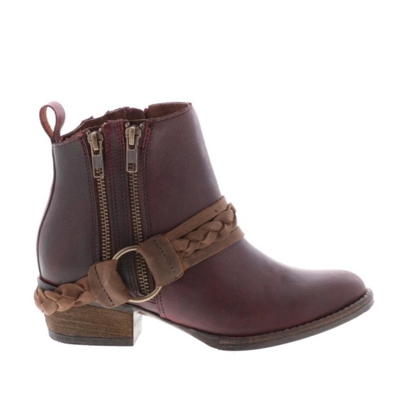 VERY VOLATILE Booties - NEW WITH TAGS - Size 7.5 - Picture 1 of 3